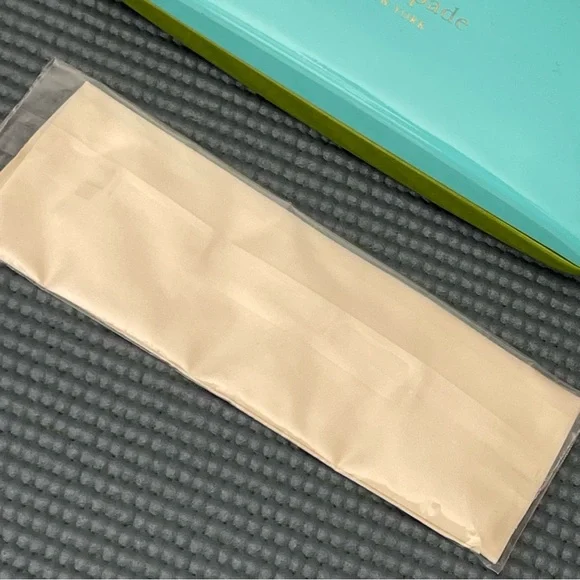 EUC Kate Spade New York Eyewear Stylish Hard Protective Case With Cleaning Cloth - Picture 6 of 17